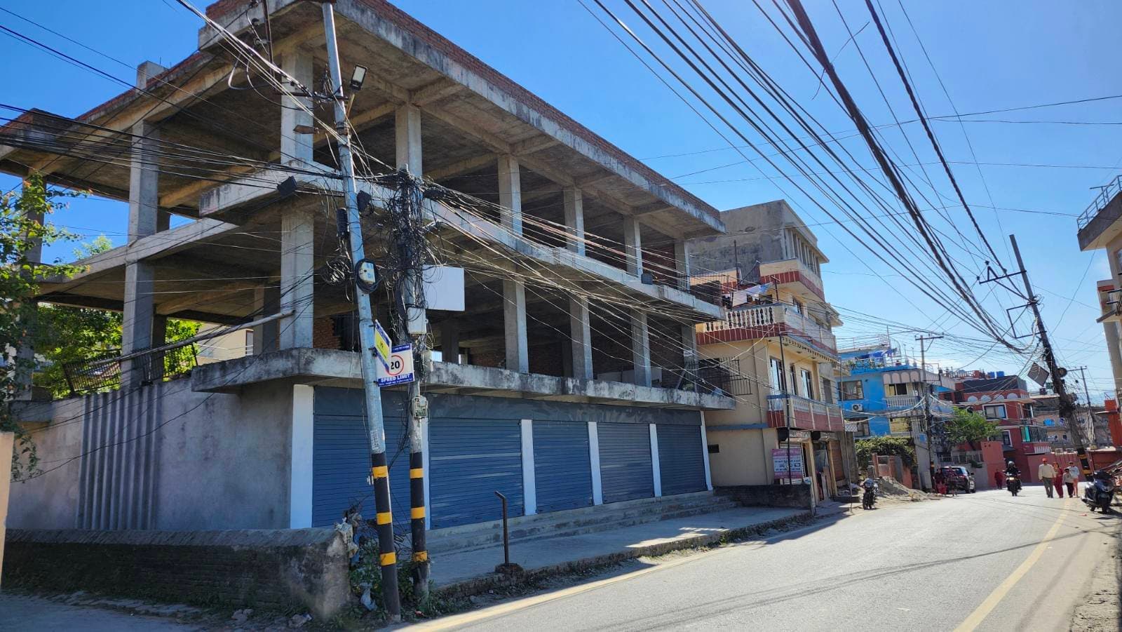 flat for rent with West face 5 shutter, with 1700 square.ft open space,