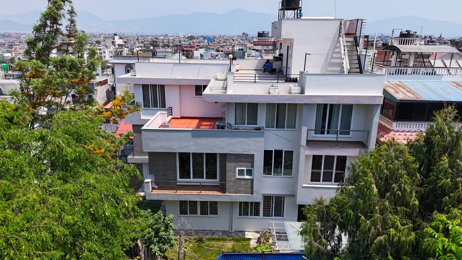 This property is based in nakhipot,buy immediately