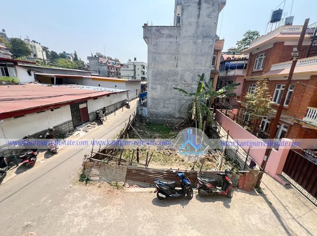 काठमाडौंको कोटेश्वरमा पौने 3 आना जग्गा सुपथ मूल्यमा बिक्रीमा !
जग्गा धनीको सम्पर्क नम्बर: 9851018033