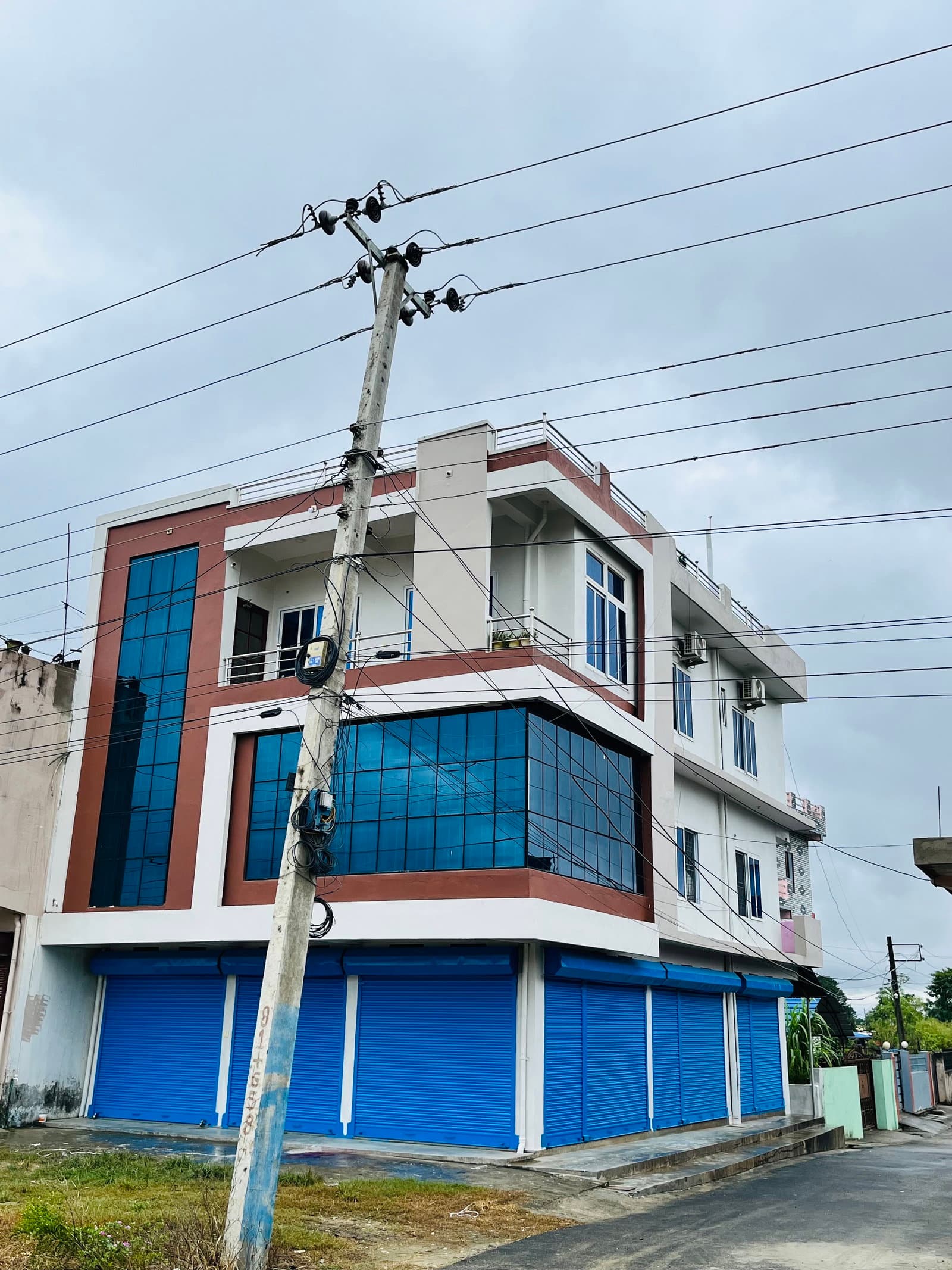 1st Grade Modern 3 Story Commercial House For Sale