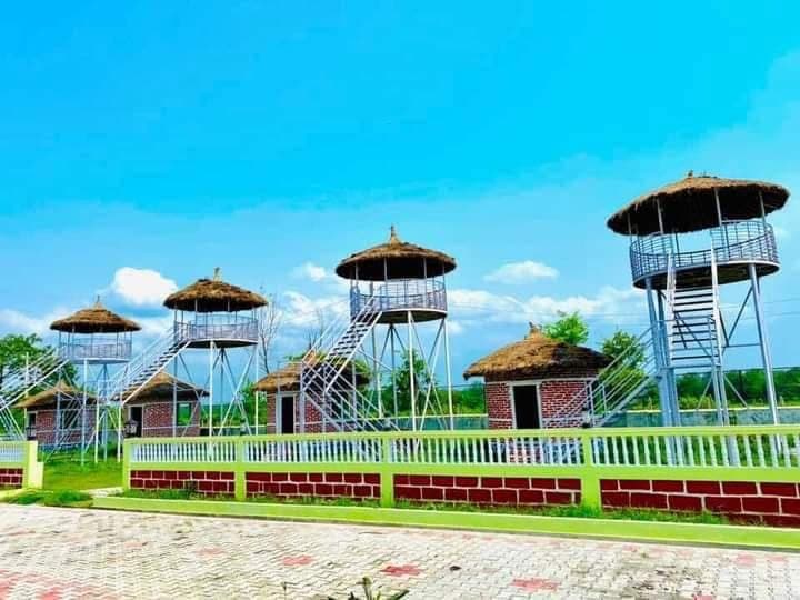Attractive resort with 8 bed rooms for sale.