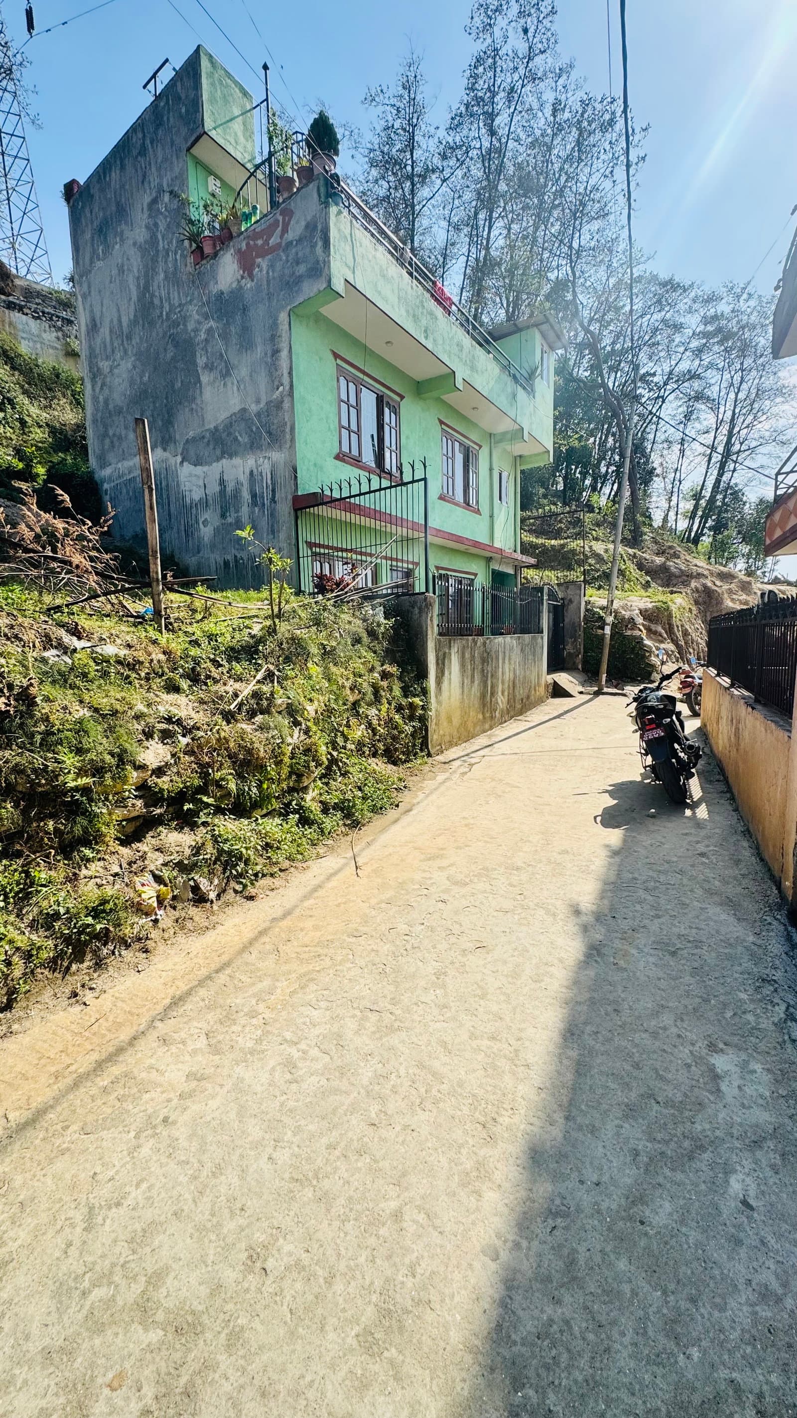 राम्रो लोकेसनमा आकर्षक घर बिक्रीमा