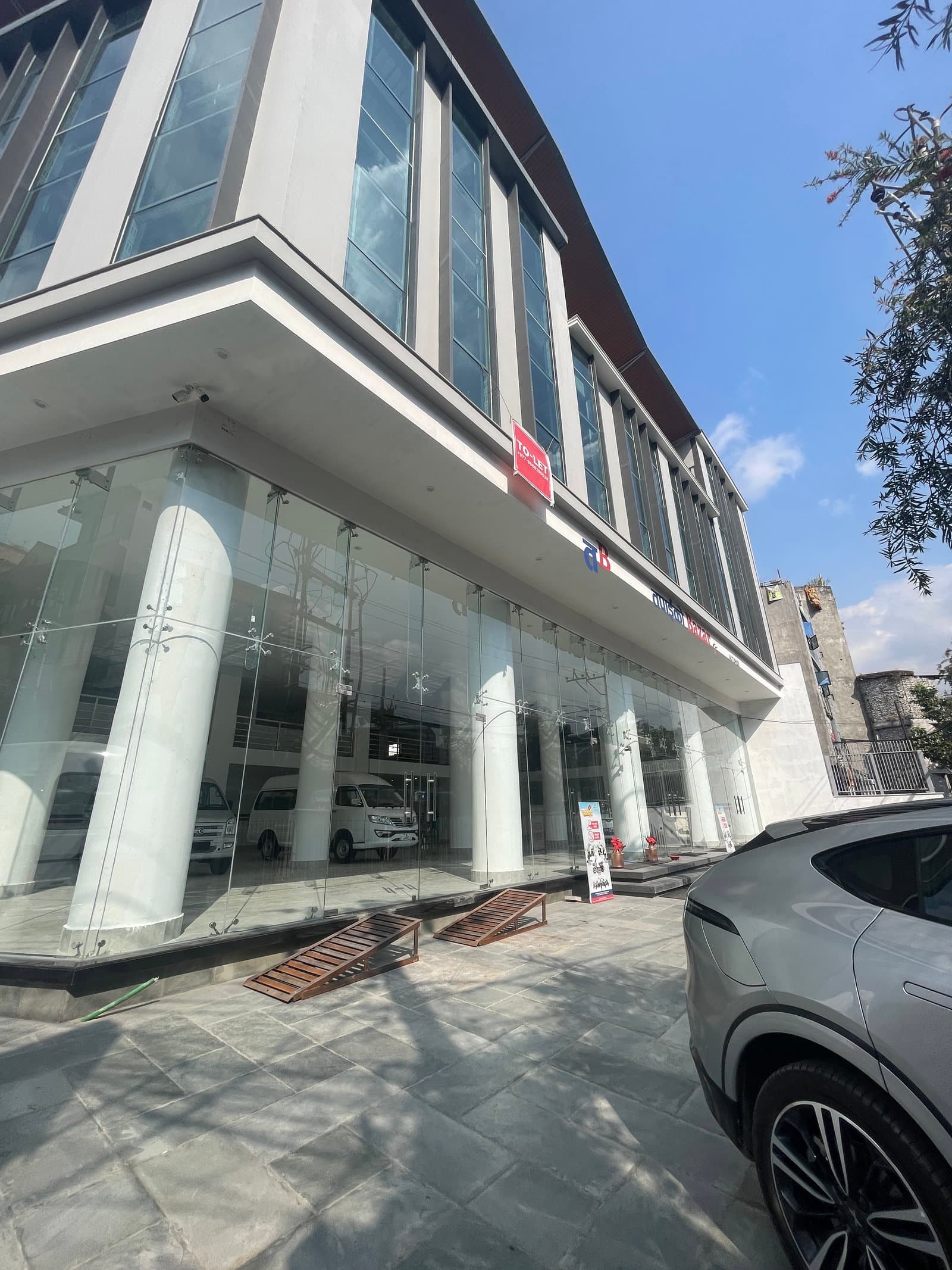 Amazing Spacious Commercial Space on Rent