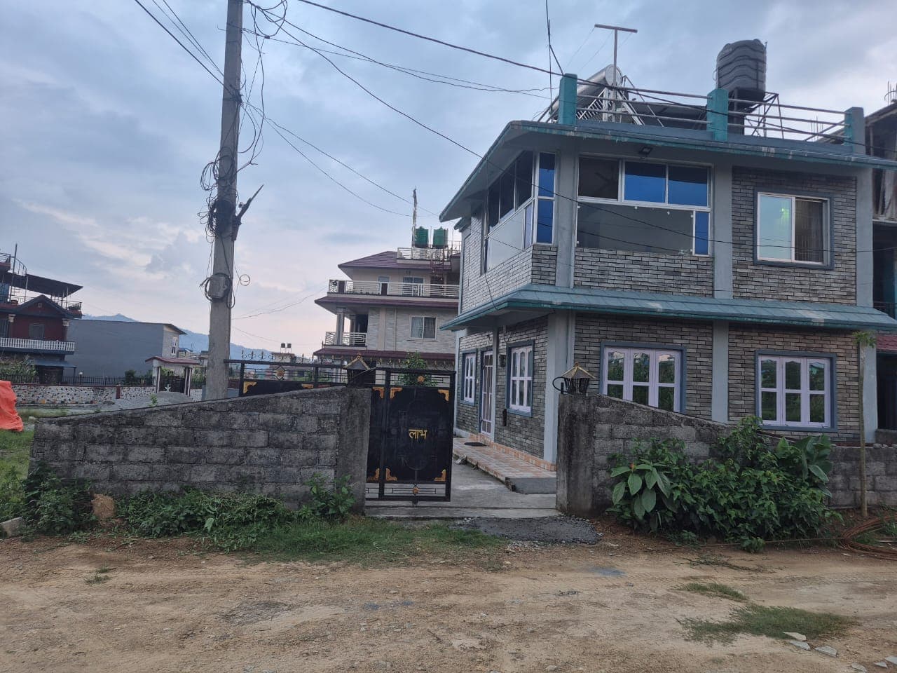 पोखरा ३० शिशुवा चोक नजिकै आकर्षक घरविक्रीमा